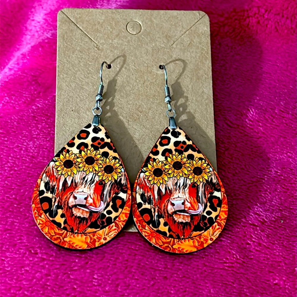 HIGHLAND COW DANGLE EARRINGS